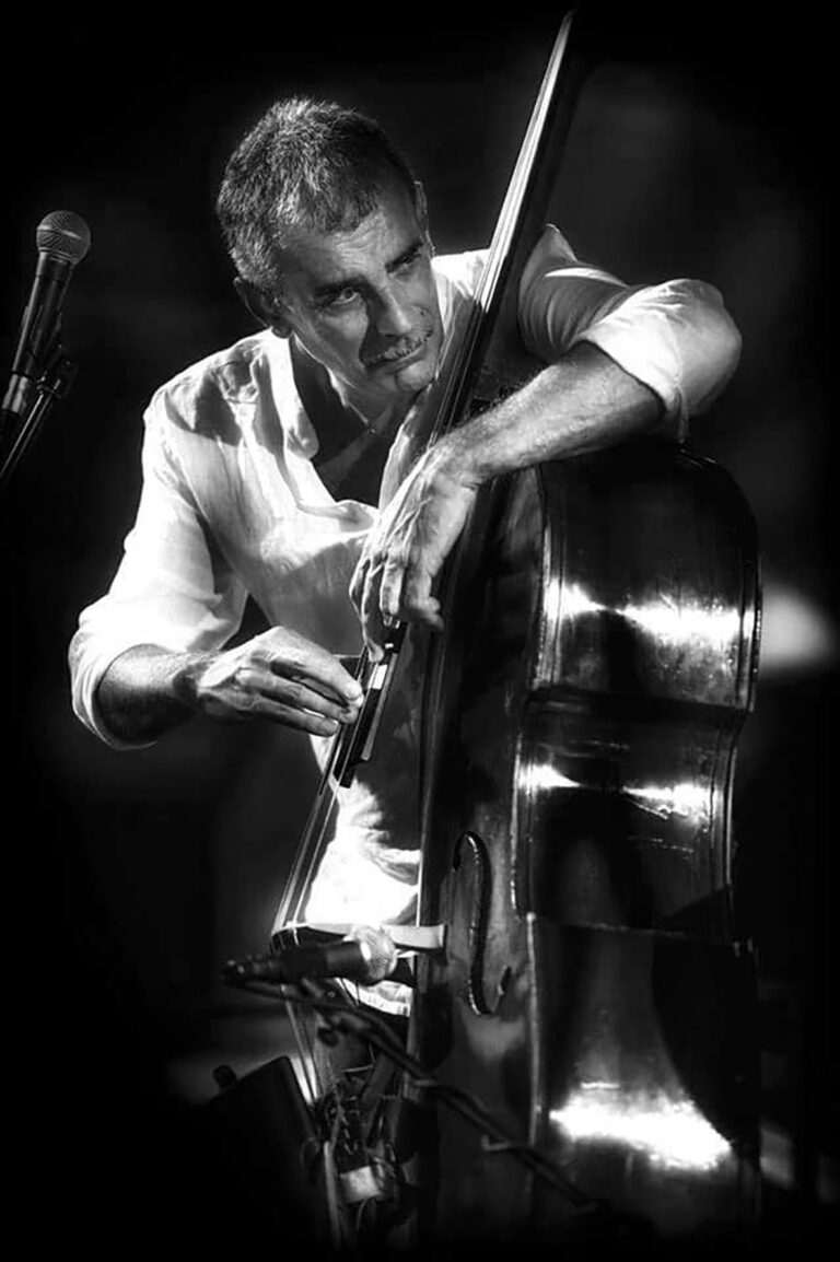 Dino Cerruti, contrabbasso