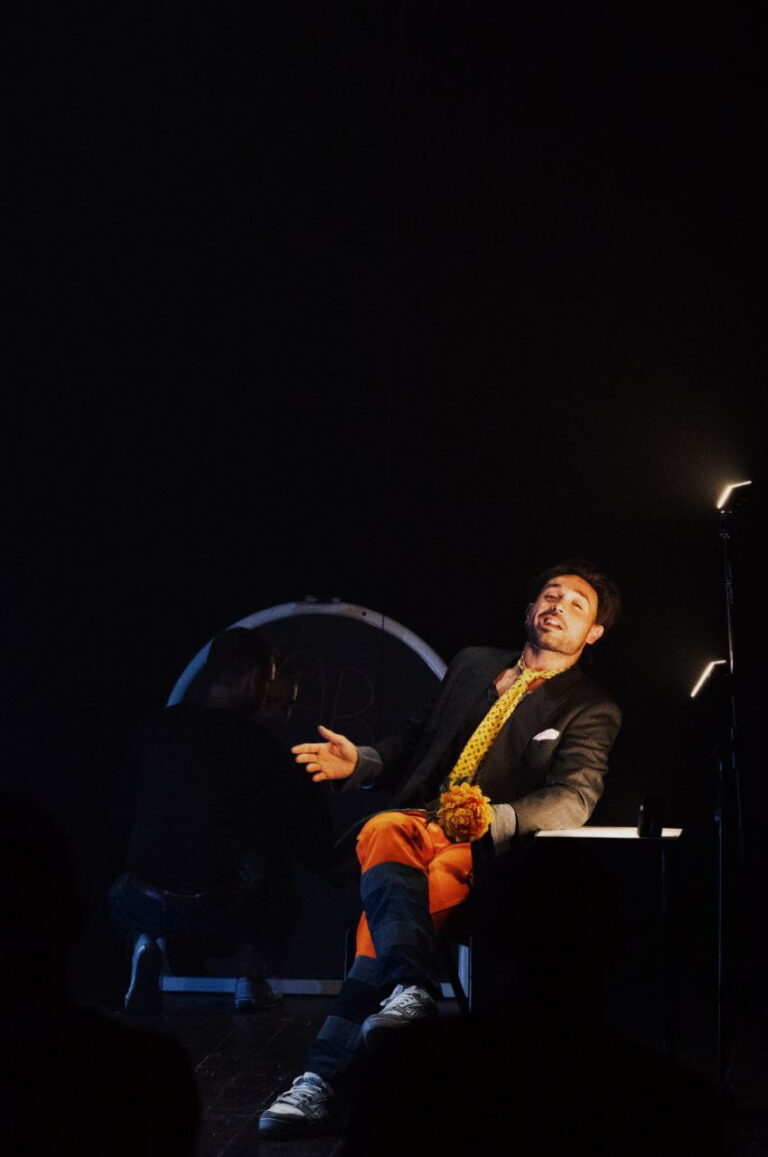 Come un angelo in tutto questo bordello – foto di scena